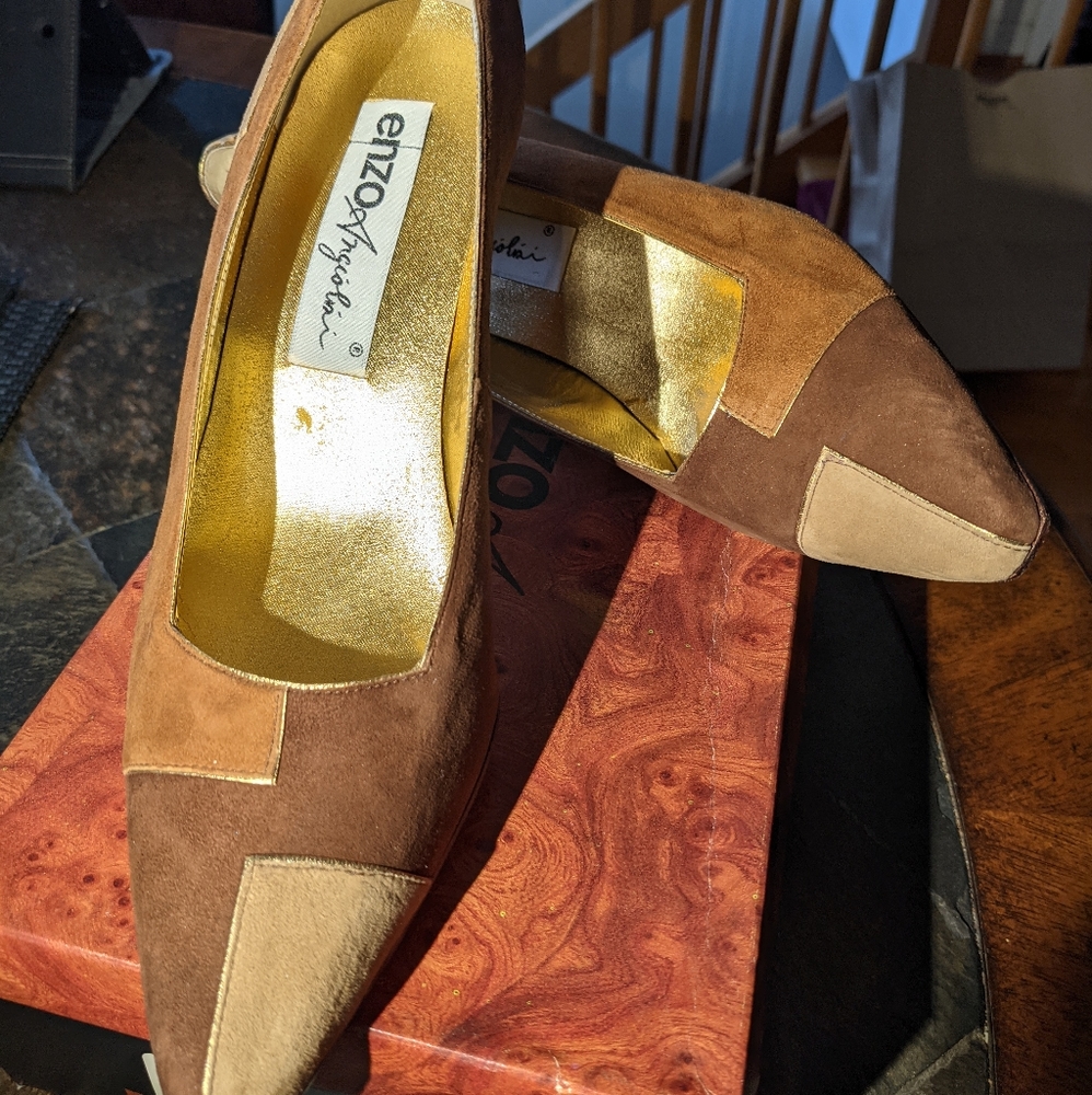 Almond Suede Mid-heeled Pumps